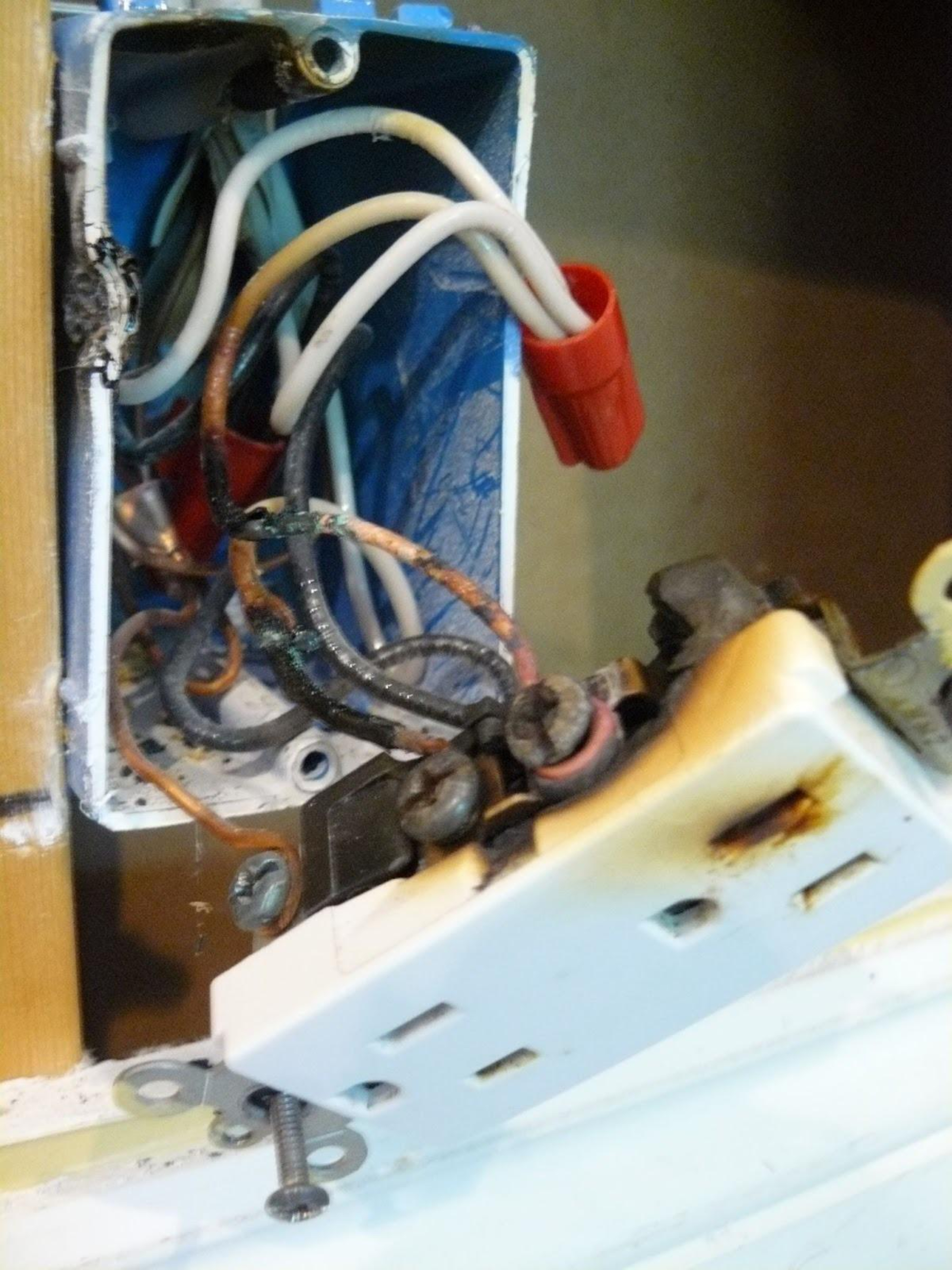 The Top 10 Signs of Bad Wiring in Your House (and What to Do About It)